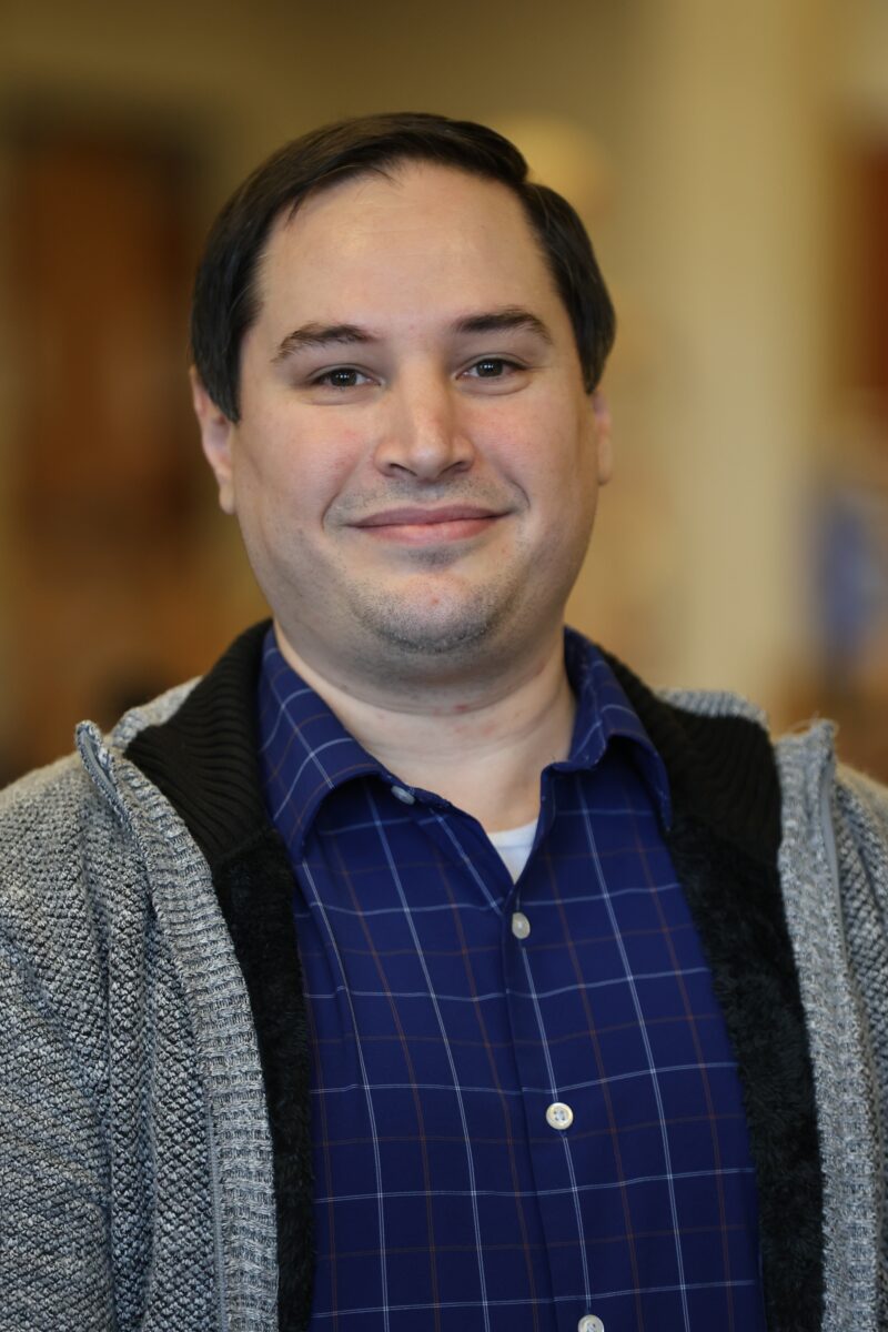 A man smiling for a picture.